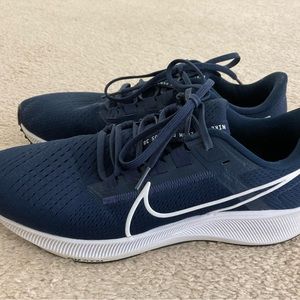 Mens Nike Air Zoom Pegasus 38 sneakers size 10